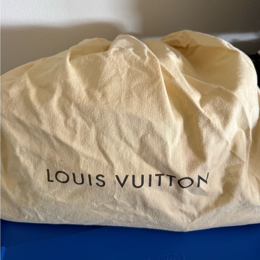 Louis Vuitton Artsy Brown Monogram Shoulder Bag with Natural Leather Trim - Picture 10 of 13